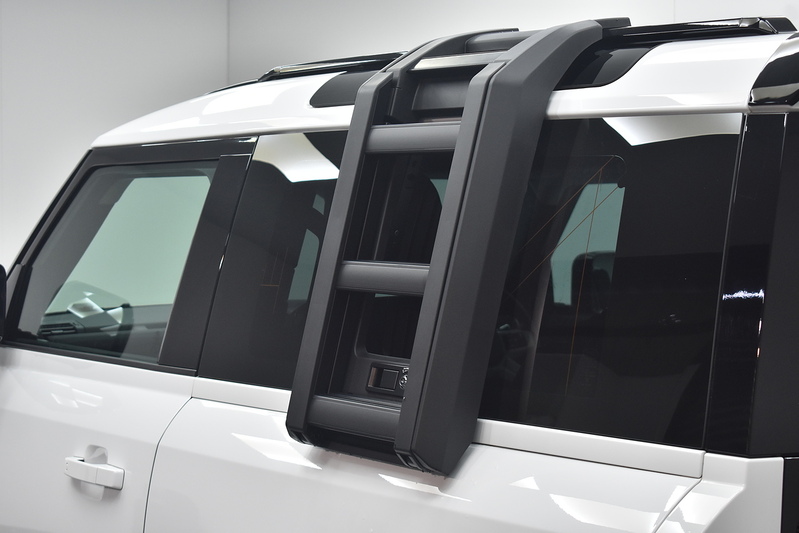 Land Rover Defender 90 D200 MHEV S - U6305