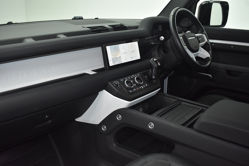 Land Rover Defender 90 D200 MHEV S - U6305