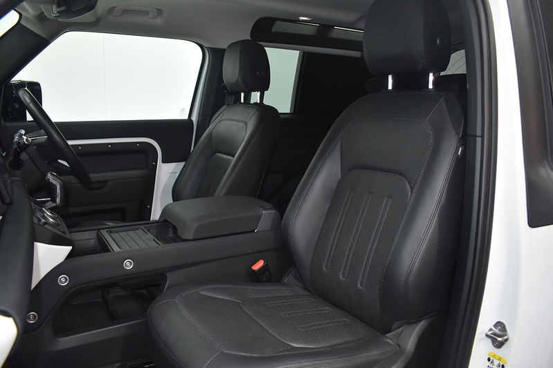 Land Rover Defender 90 D200 MHEV S - U6305