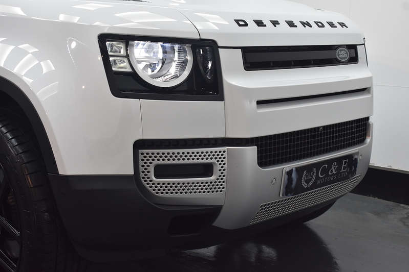 Land Rover Defender 90 D200 MHEV S - U6305