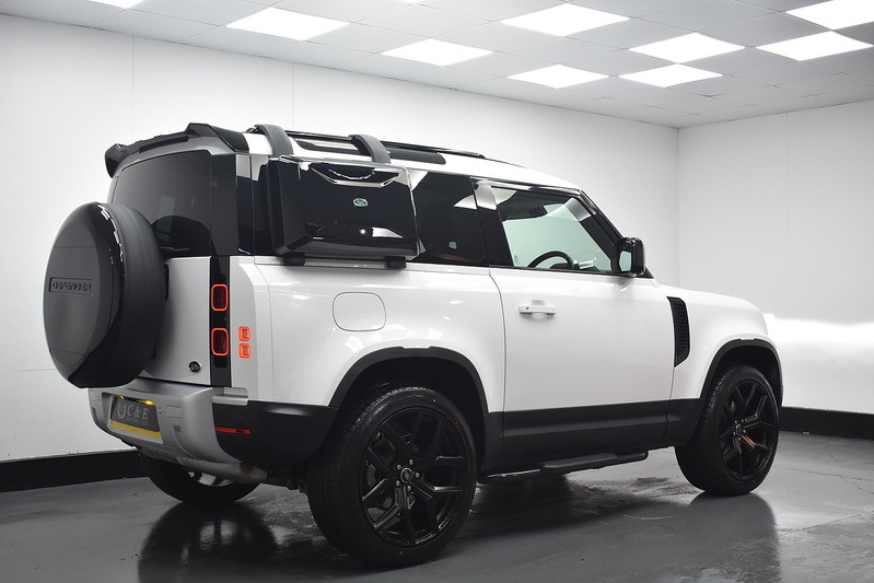 Land Rover Defender 90 D200 MHEV S - U6305