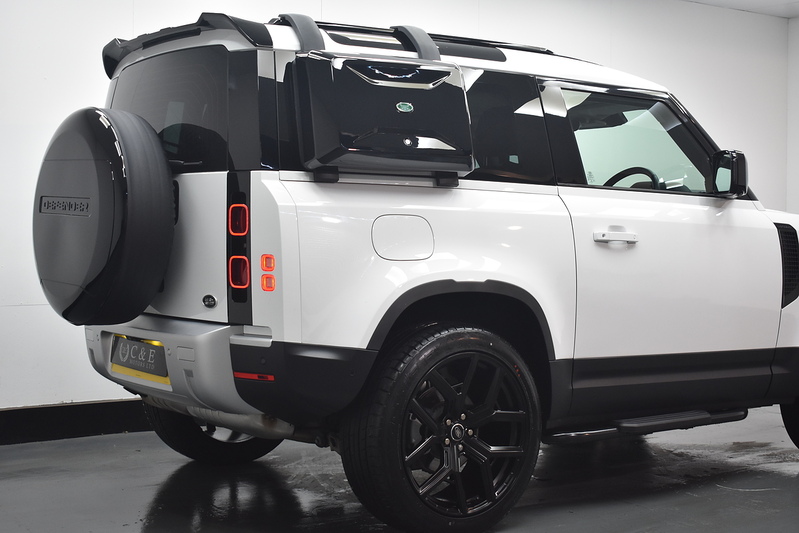 Land Rover Defender 90 D200 MHEV S - U6305