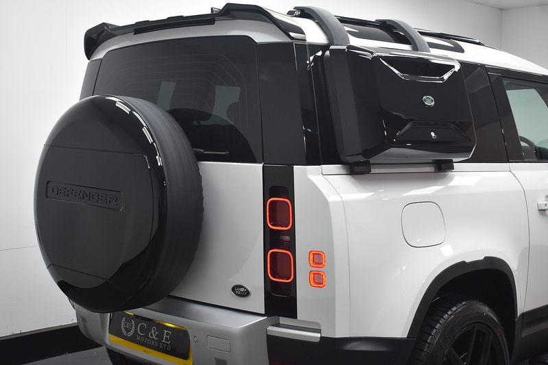 Land Rover Defender 90 D200 MHEV S - U6305
