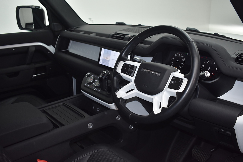 Land Rover Defender 90 D200 MHEV S - U6305