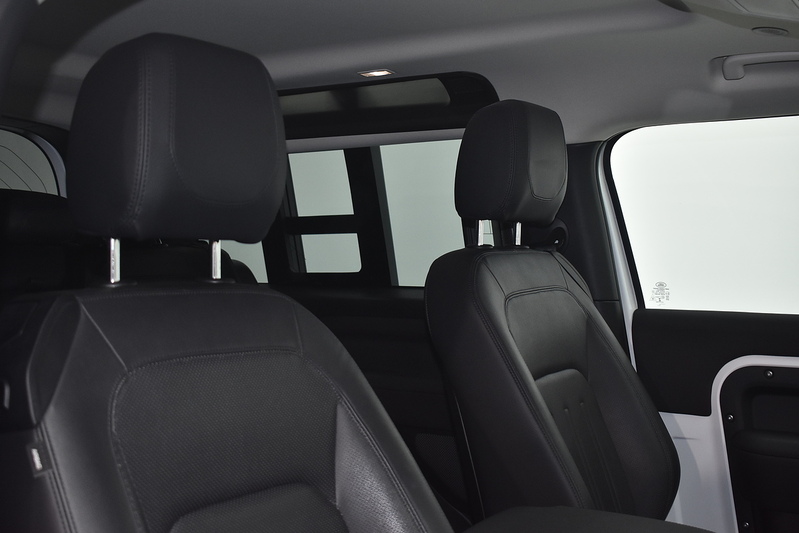 Land Rover Defender 90 D200 MHEV S - U6305