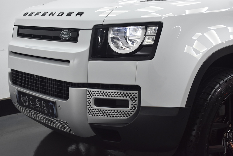 Land Rover Defender 90 D200 MHEV S - U6305