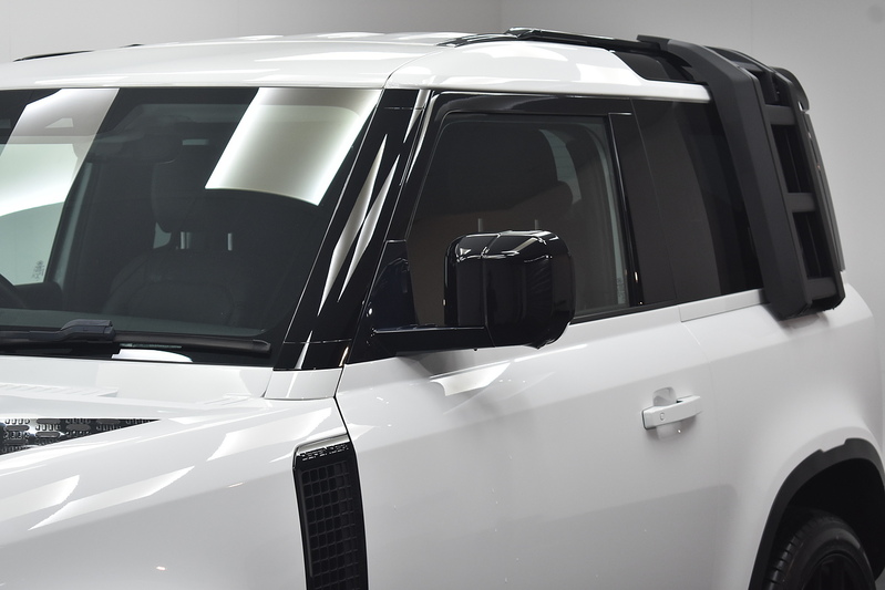 Land Rover Defender 90 D200 MHEV S - U6305