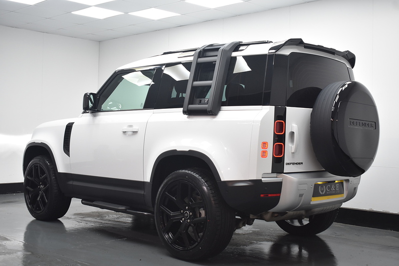 Land Rover Defender 90 D200 MHEV S - U6305