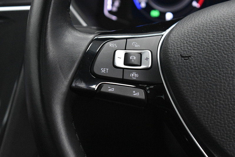 Volkswagen Tiguan TDI SEL - U6310