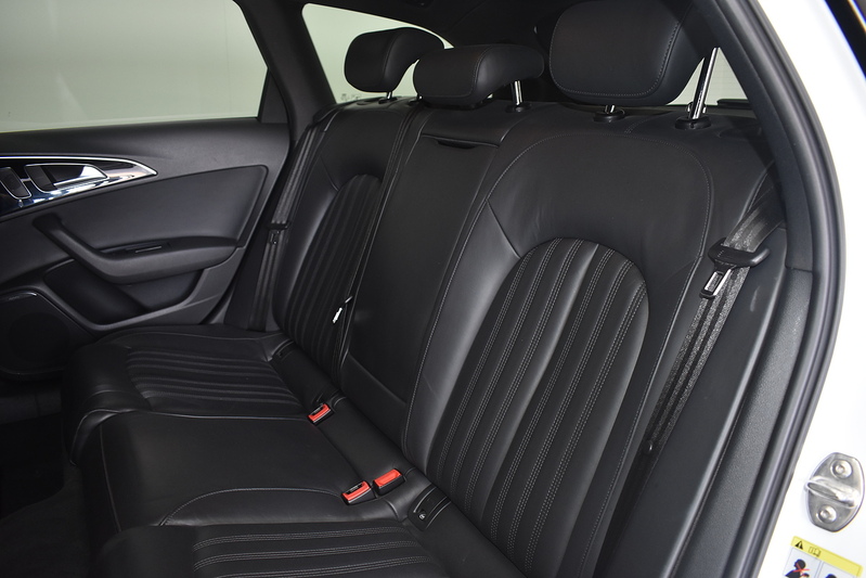 Audi A6 Avant TDI ultra Black Edition - U6312