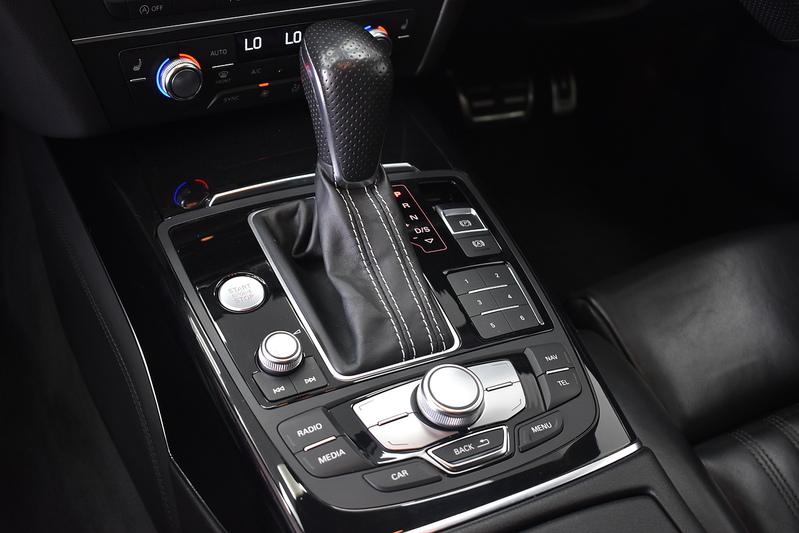 Audi A6 Avant TDI ultra Black Edition - U6312