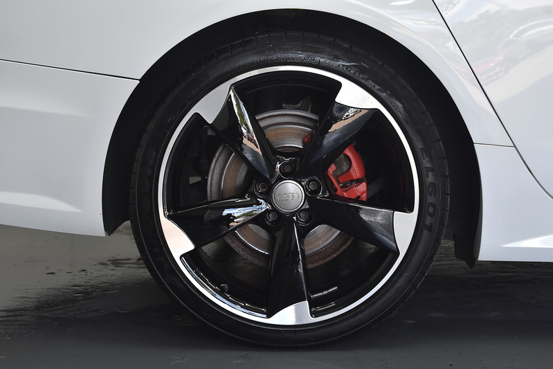 Audi A6 Avant TDI ultra Black Edition - U6312