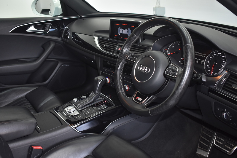 Audi A6 Avant TDI ultra Black Edition - U6312