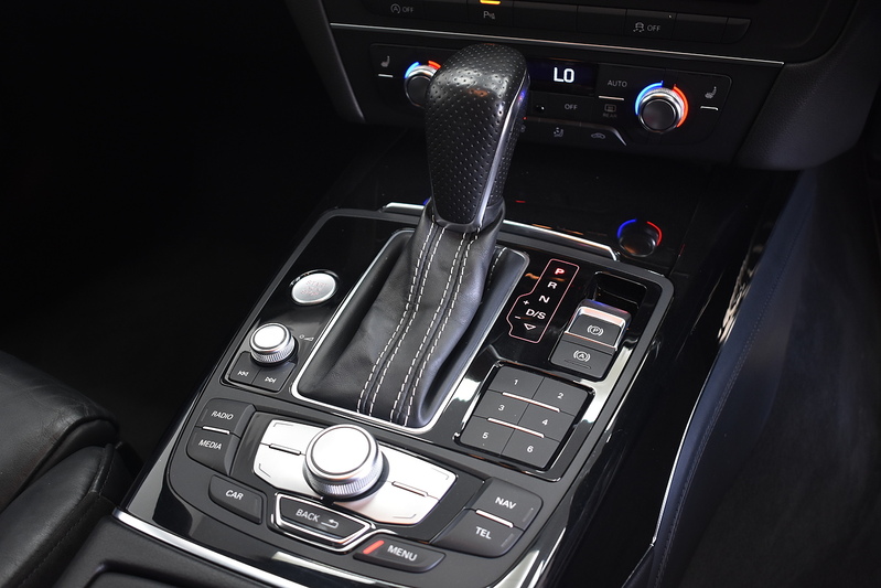 Audi A6 Avant TDI ultra Black Edition - U6312
