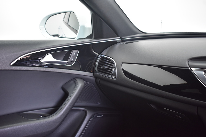 Audi A6 Avant TDI ultra Black Edition - U6312