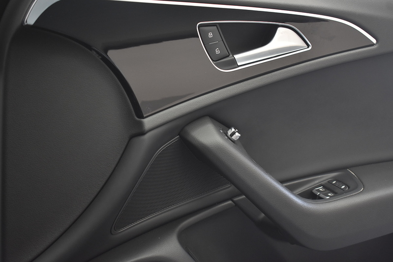 Audi A6 Avant TDI ultra Black Edition - U6312