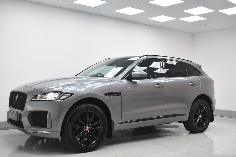 Jaguar F-PACE D180 Chequered Flag - U6315