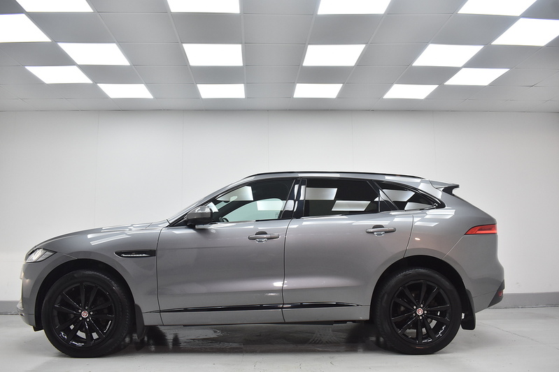 Jaguar F-PACE D180 Chequered Flag - U6315