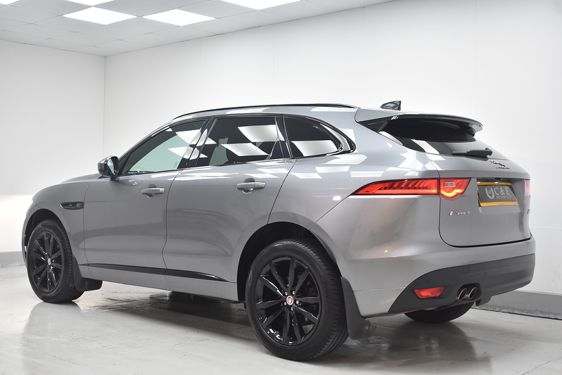 Jaguar F-PACE D180 Chequered Flag - U6315