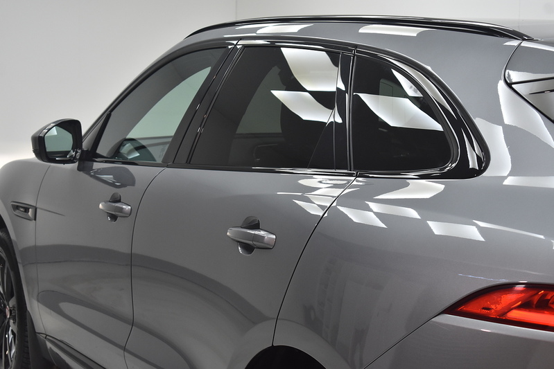Jaguar F-PACE D180 Chequered Flag - U6315