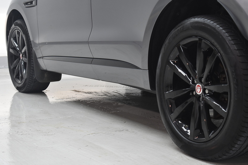 Jaguar F-PACE D180 Chequered Flag - U6315