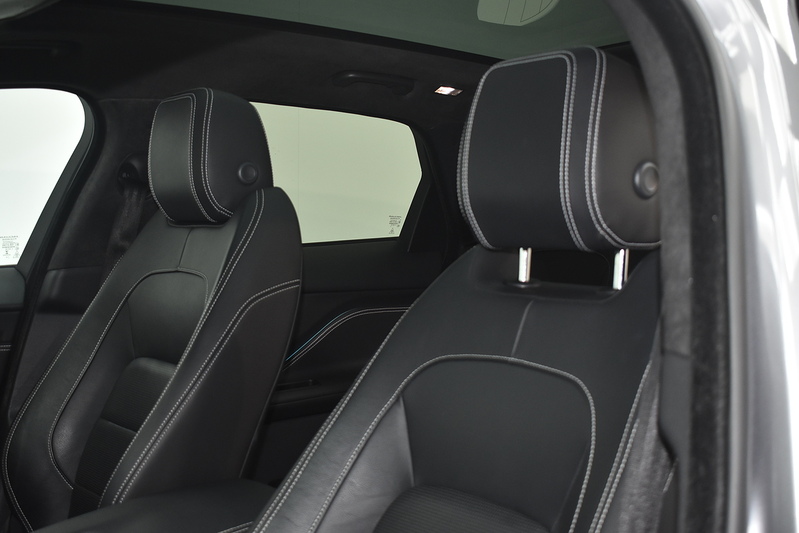 Jaguar F-PACE D180 Chequered Flag - U6315