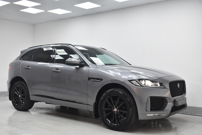 Jaguar F-PACE D180 Chequered Flag - U6315