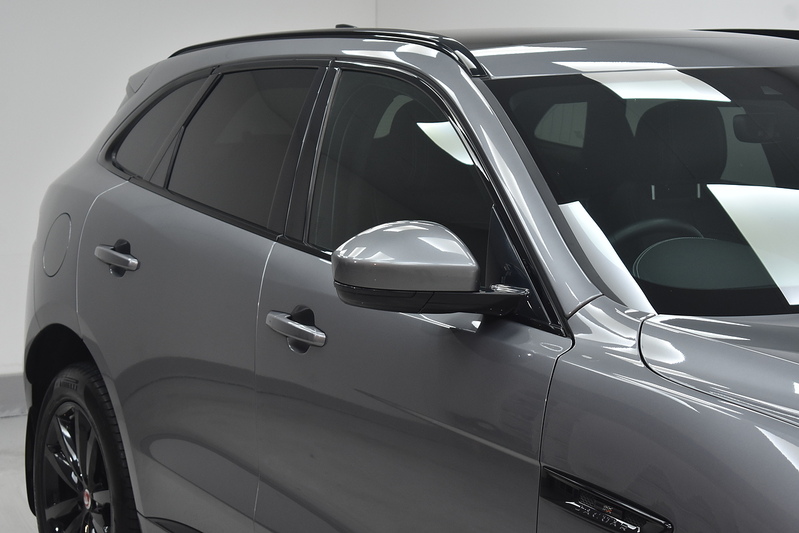 Jaguar F-PACE D180 Chequered Flag - U6315