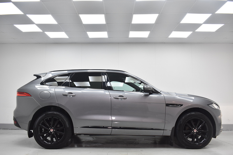 Jaguar F-PACE D180 Chequered Flag - U6315