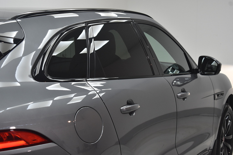 Jaguar F-PACE D180 Chequered Flag - U6315