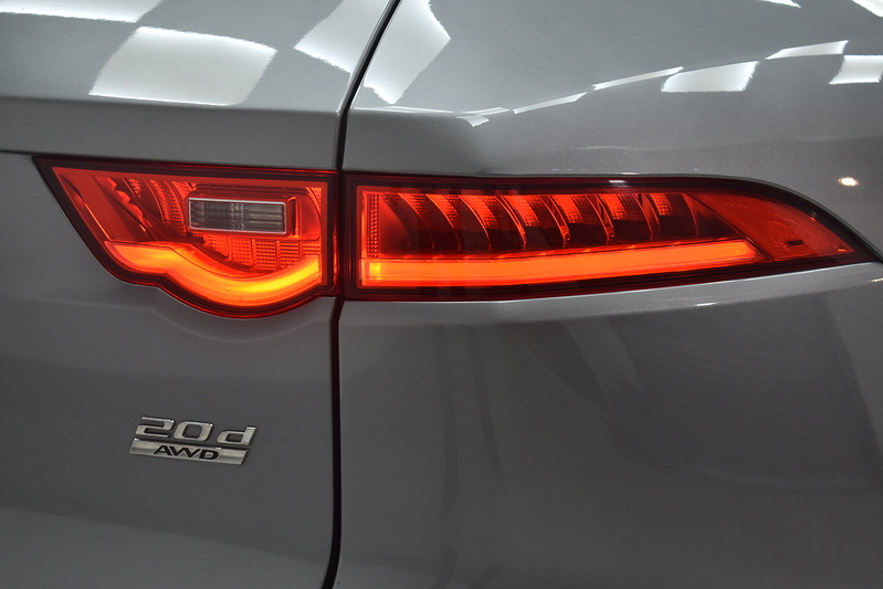 Jaguar F-PACE D180 Chequered Flag - U6315