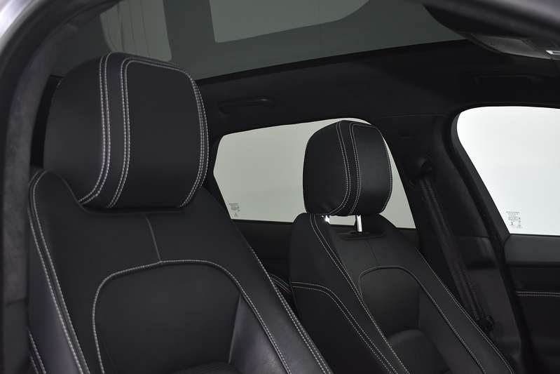 Jaguar F-PACE D180 Chequered Flag - U6315