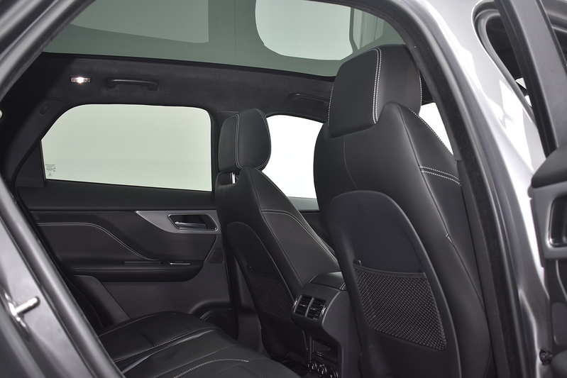 Jaguar F-PACE D180 Chequered Flag - U6315
