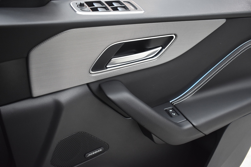 Jaguar F-PACE D180 Chequered Flag - U6315