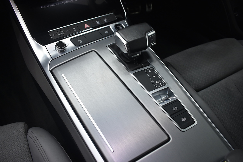 Audi A6 Avant TFSI S line - U6318