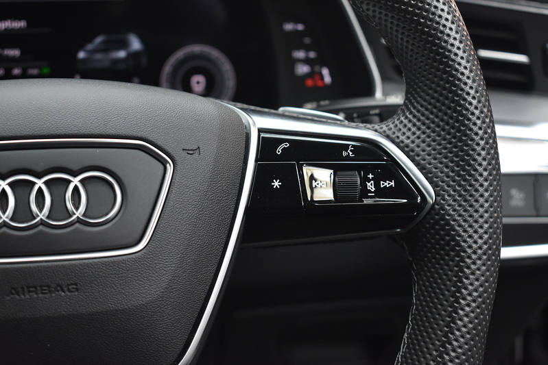 Audi A6 Avant TFSI S line - U6318