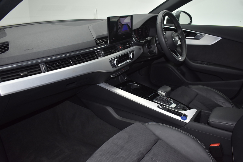 Audi A4 TFSI S line - U6327