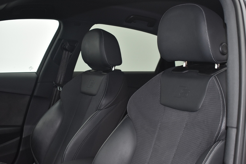 Audi A4 TFSI S line - U6327
