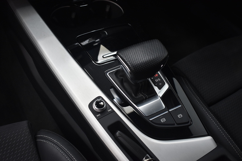 Audi A4 TFSI S line - U6327