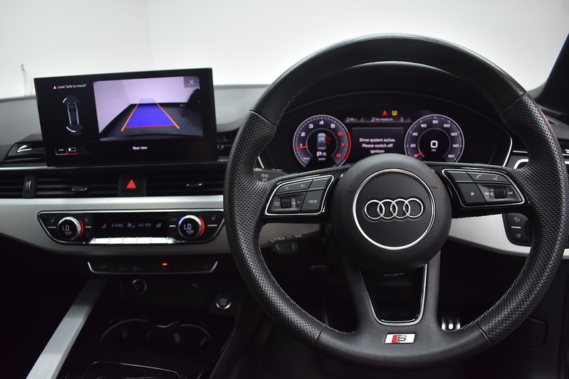 Audi A4 TFSI S line - U6327