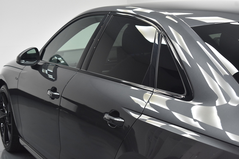 Audi A4 TFSI S line - U6328