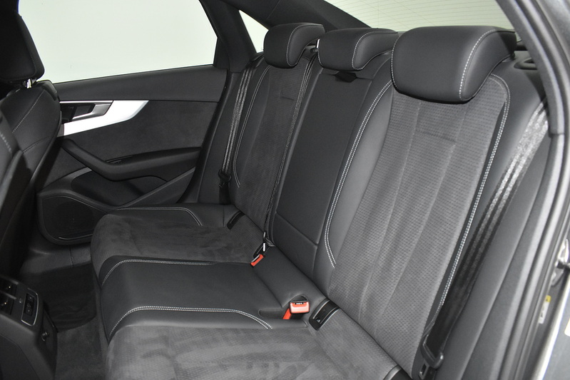 Audi A4 TFSI S line - U6328