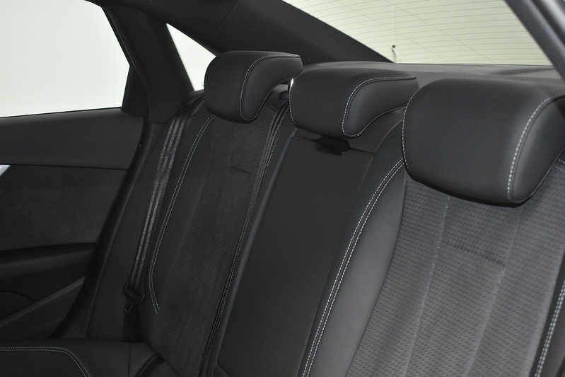 Audi A4 TFSI S line - U6328