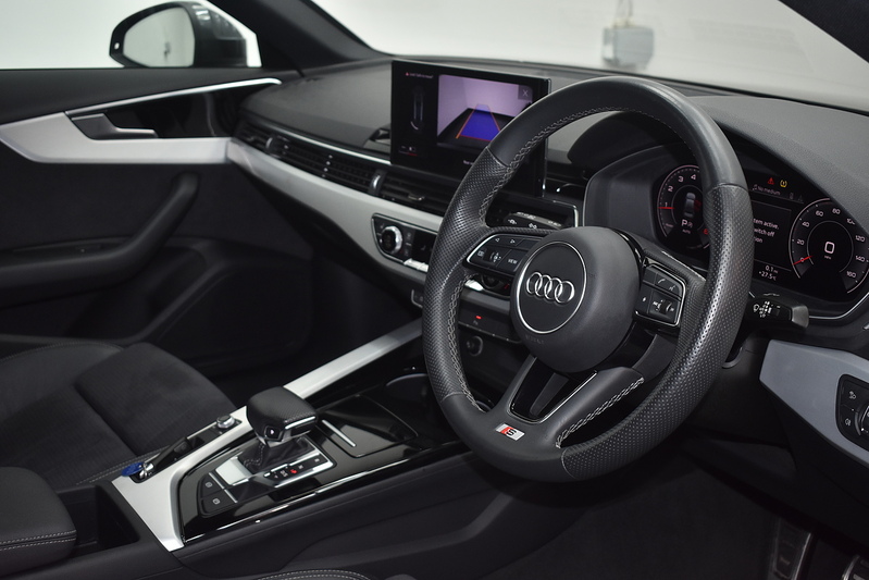 Audi A4 TFSI S line - U6328