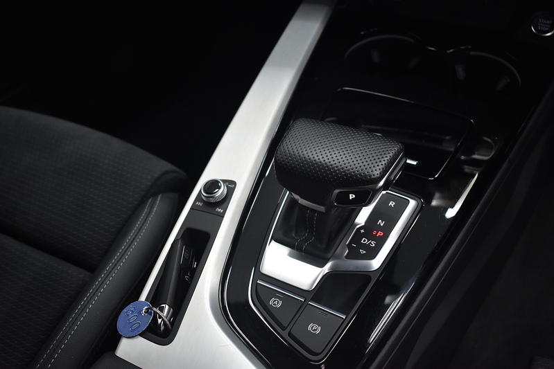 Audi A4 TFSI S line - U6328