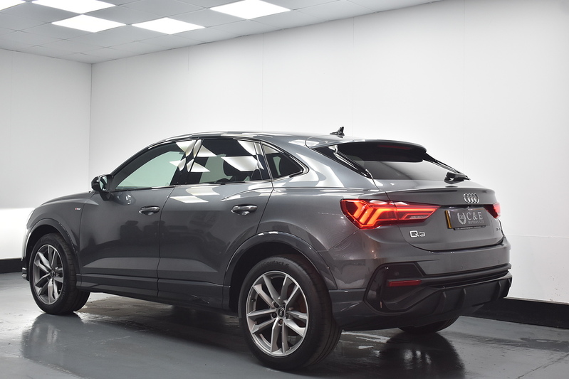 Audi Q3 TFSI CoD Black Edition - U6333