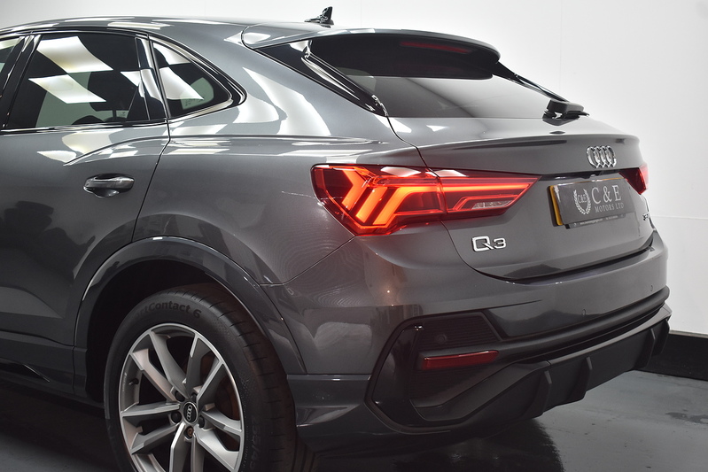 Audi Q3 TFSI CoD Black Edition - U6333