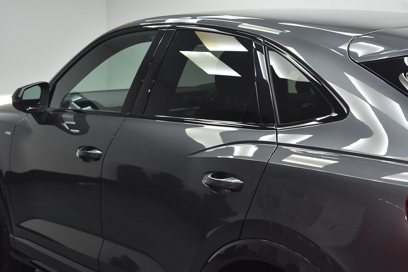Audi Q3 TFSI CoD Black Edition - U6333