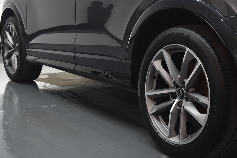 Audi Q3 TFSI CoD Black Edition - U6333