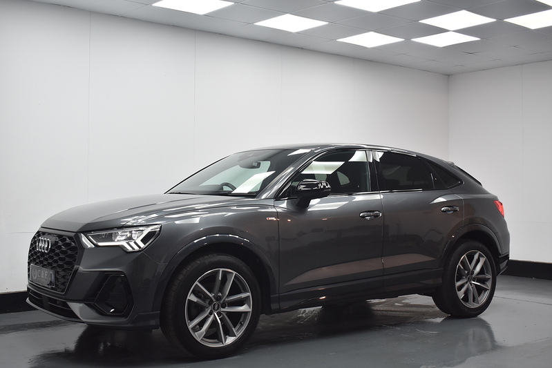 Audi Q3 TFSI CoD Black Edition - U6333